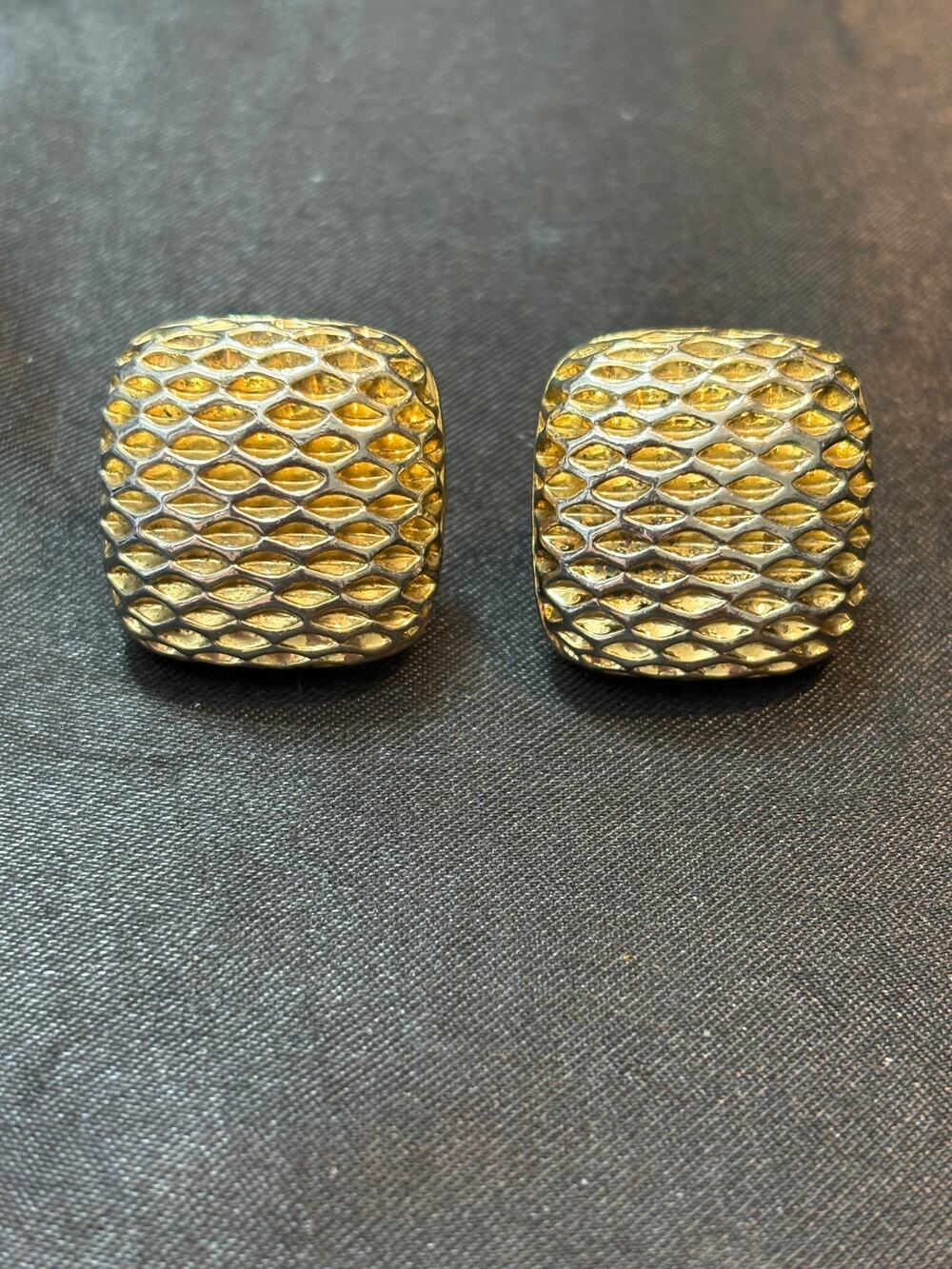 Vintage Gold Tone Pierced Metal Earrings Mesh Texture 17g 1 Inch